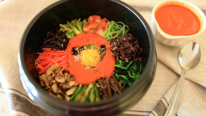 石锅拌饭（비빔밥/Bibimbap）