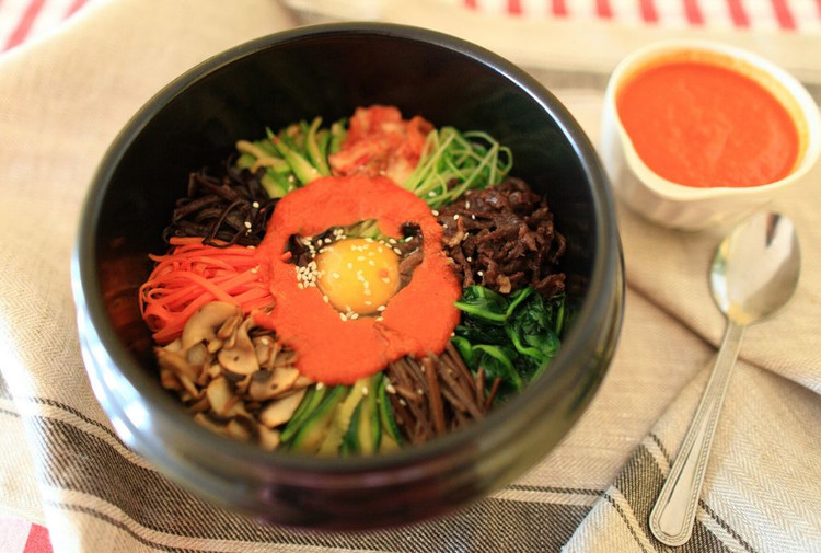 石锅拌饭（비빔밥/Bibimbap）的做法