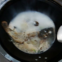 水煮活青石斑鱼的做法图解5