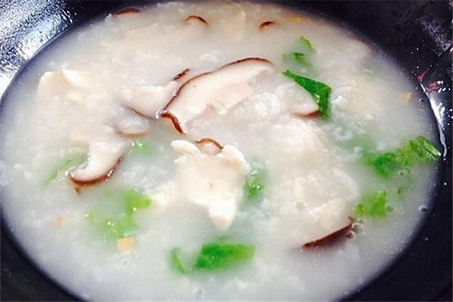 香菇滑鸡粥的做法