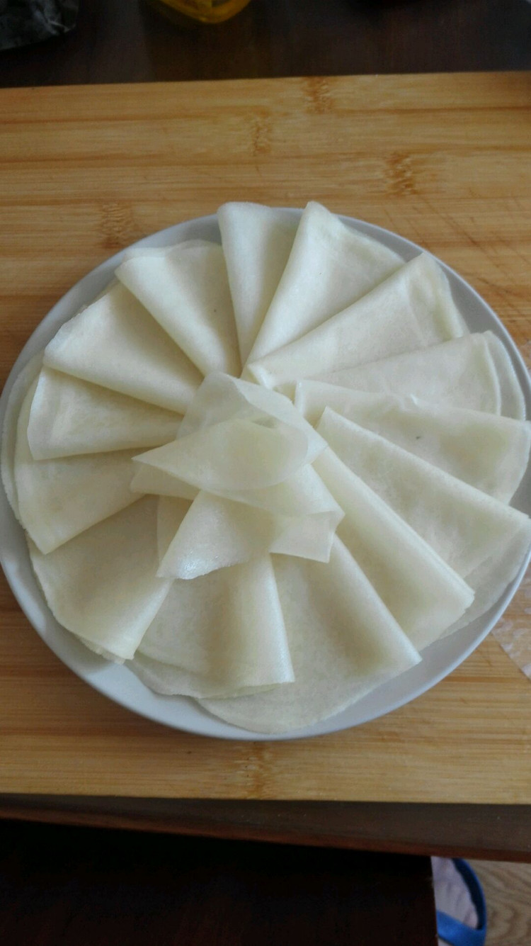饺子皮变身春饼的做法