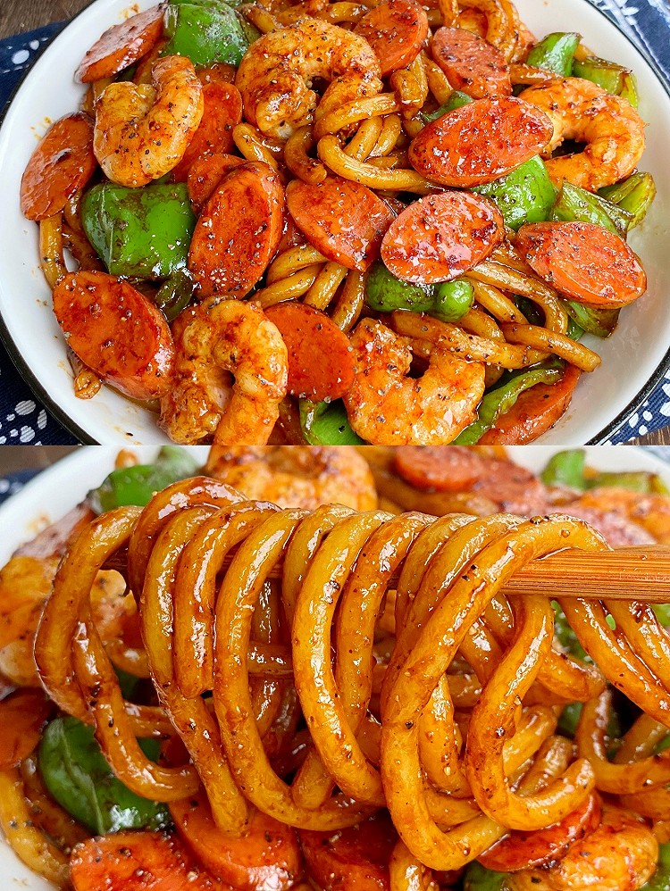 巨好吃的青椒火腿炒土豆粉，太美味了～的做法