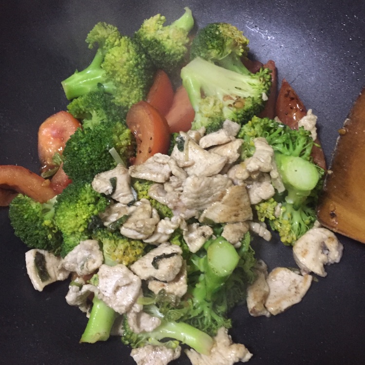 【暗黑世界】番茄西兰花炒鸡胸肉的做法图解6