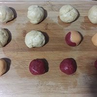 彩色豆沙蛋黄酥的做法图解11