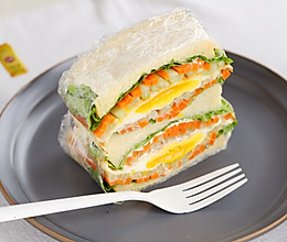 鸡蛋蔬菜三明治的做法