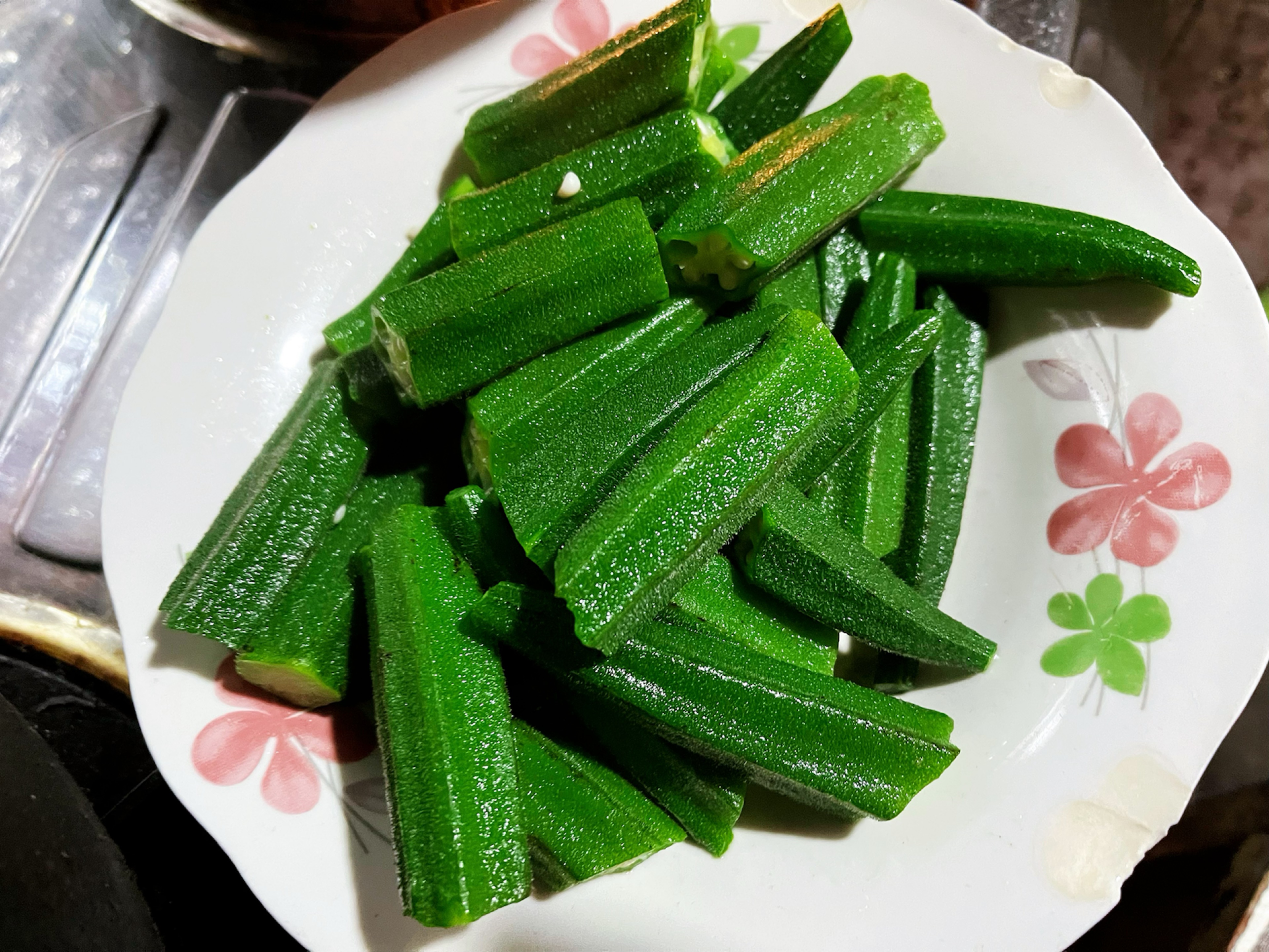 大厨教你白灼秋葵怎么做才能颜色翠绿营养不流失，口感爽脆又好吃 - 哔哩哔哩