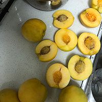 新鲜自制黄桃罐头的做法图解1