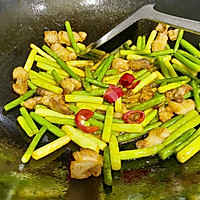 辣到爽川香爆炒蒜苔五花肉的做法图解6