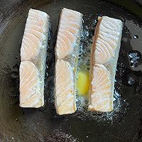 #少盐饮食 轻松生活#高蛋白食物——香煎三文鱼的做法图解5