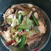 香酥焖野生小鲤鱼的做法图解7