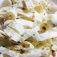 肉丝炒饼的做法图解2