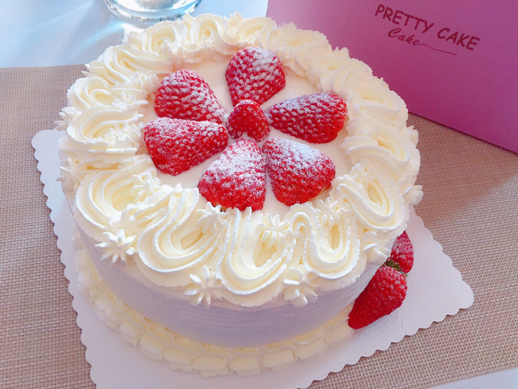 草莓生日蛋糕（8寸）的做法