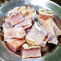 #夏日消暑，非它莫属#咸青鱼烧毛豆的做法图解1