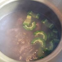 #解腻开胃就吃它#苦瓜黄豆排骨汤的做法图解4