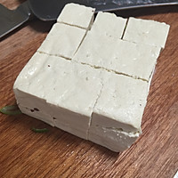 葱爆红白豆腐的做法图解3