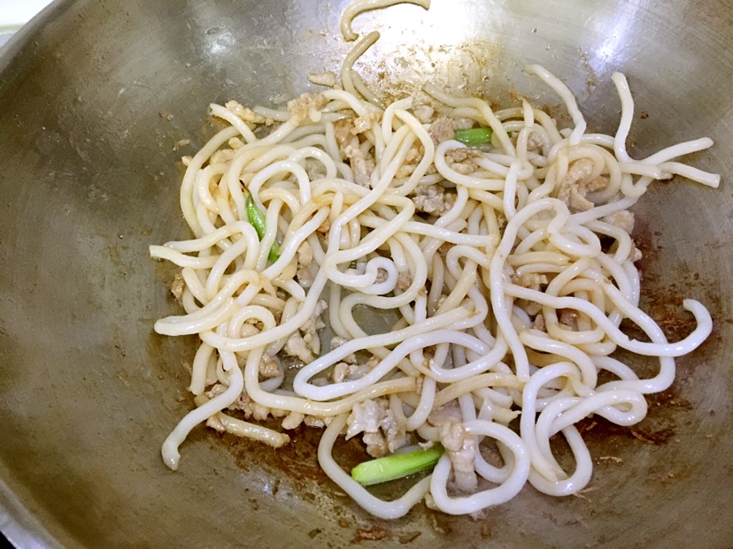 炒乌冬面的做法图解3