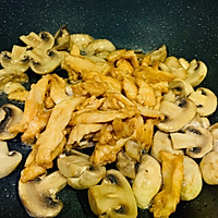 初冬的味道：鸡胸肉炒蘑菇的做法图解17