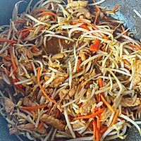 肉丝炒饼丝的做法图解2