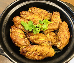 简单美味的砂锅鸡翅，孩子们都爱的下饭菜。的做法
