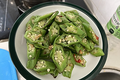蒜蓉辣椒炒秋葵