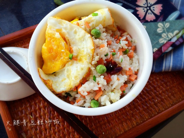 质朴美食-火腿青豆粒炒饭