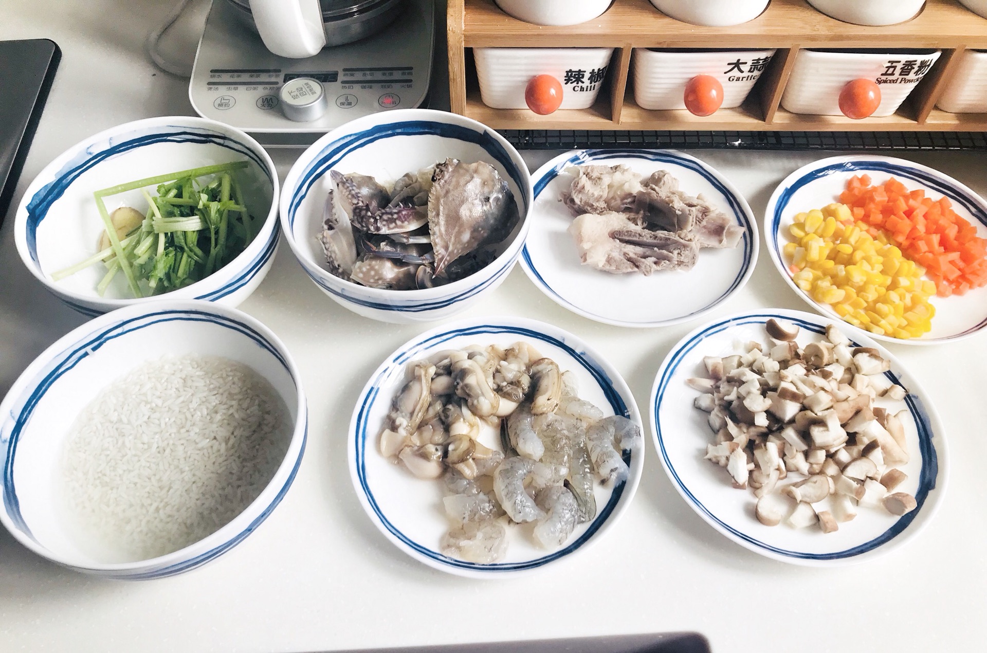 Private room dishes with ribs and seafood porridge