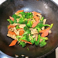 减肥必备餐～西兰花炒鸡胸肉的做法图解8