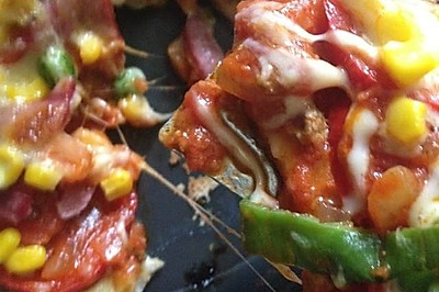 意式蕃茄牛肉火腿披萨