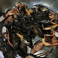 姜家—林蛙(雪蛤·哈士蟆)炖土豆的做法图解1
