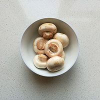 番茄酱爆蘑菇的做法图解1