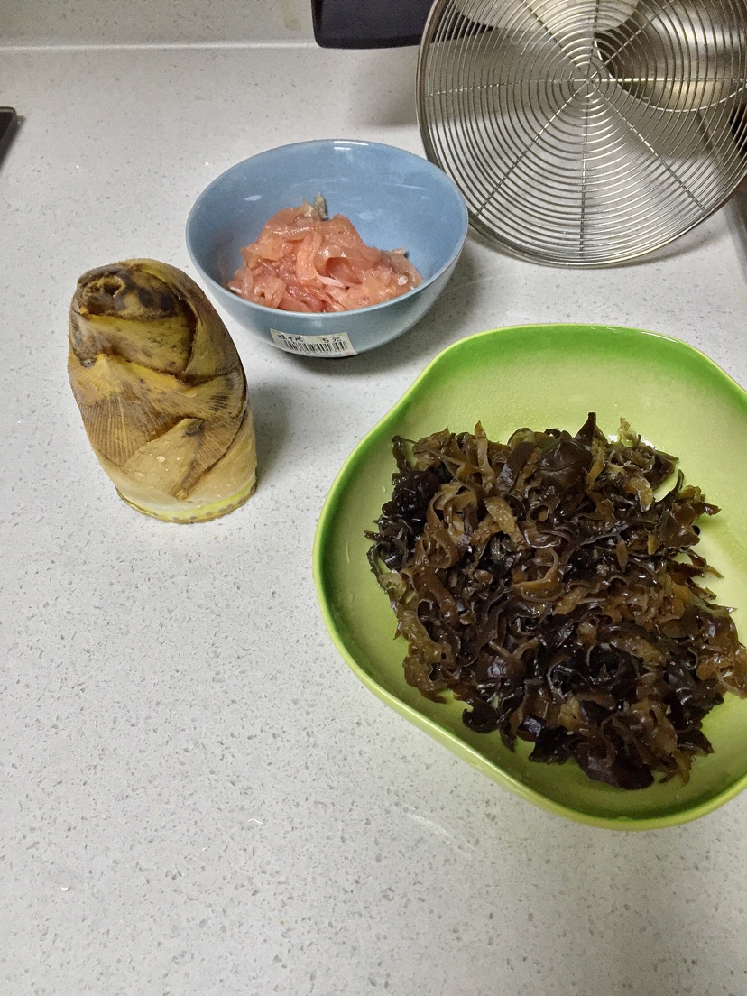 小当家的鱼鱼鱼鱼香肉丝的做法图解1