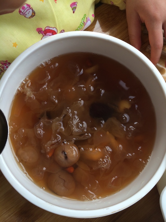 桂圆银耳莲子羹