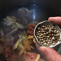 番茄土豆菌菇鸡煲的做法图解1