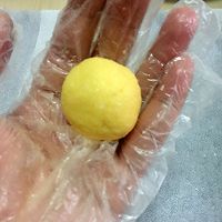 蛋黄椰蓉球的做法图解6