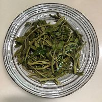 香椿芽煎蛋的做法图解1