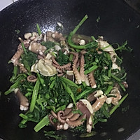 茼蒿炒墨鱼的做法图解6