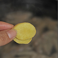 秘制红烧鸡爪---好吃方法的做法图解7