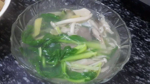 虾米菌菇青菜汤