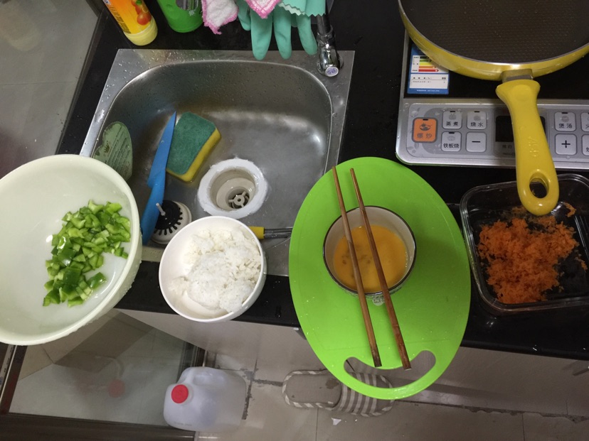 蛋炒饭（少油健康）的做法图解1