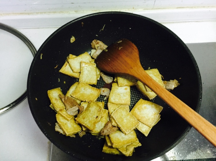 煎豆腐片炒肉的做法图解5