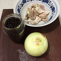 简单快手--风味豆豉洋葱回锅肉的做法图解1