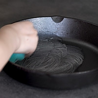 新买的铸铁锅该怎么开锅？做好这些步骤就能把锅养好的做法图解1