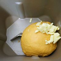 香蒜南瓜面包#跨界烤箱，探索味来#的做法图解3