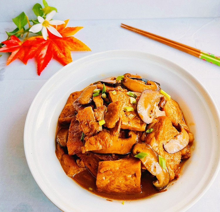 香菇炖豆腐的做法