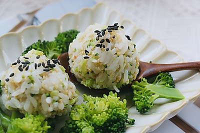 宝宝超爱的西兰花藜麦饭团