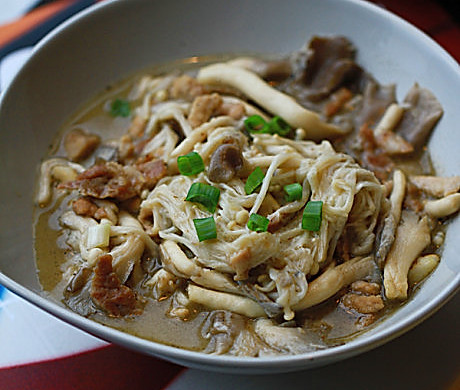 肉丝炒双菇