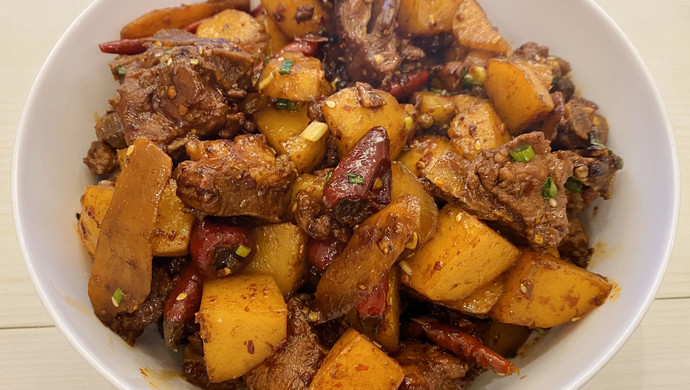 【土豆烧排骨】