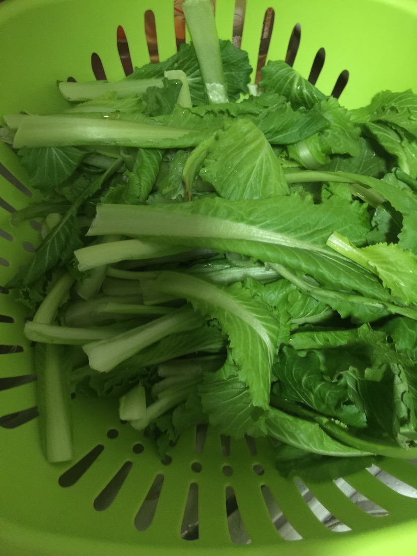 小白菜炒肉的做法图解2