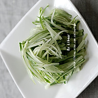 夏天里，人见人爱的芝麻酱凉拌面的做法图解1