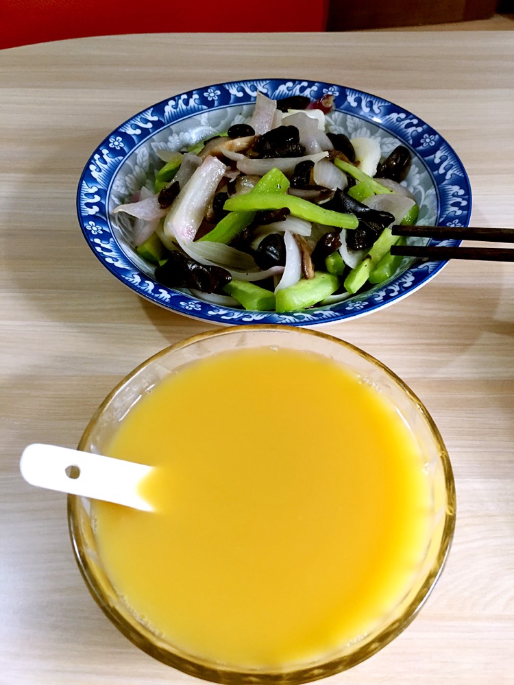 减肥餐：枸杞燕麦豆浆，杂蔬小炒的做法